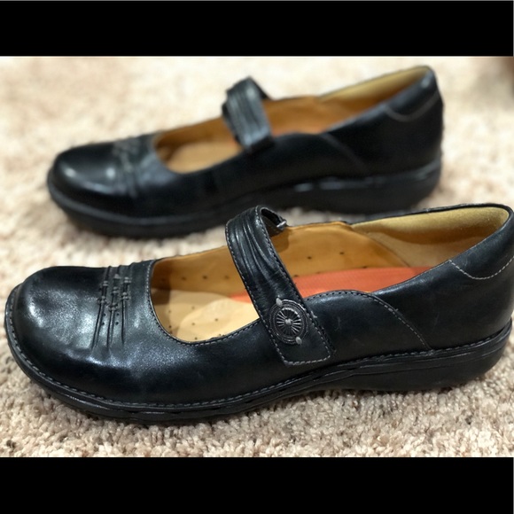 clarks ladies mary jane shoes